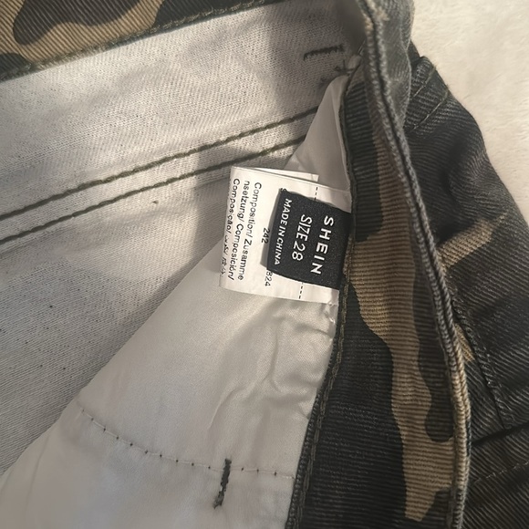 NWOT SHEIN size 28 shorts - Picture 2 of 3